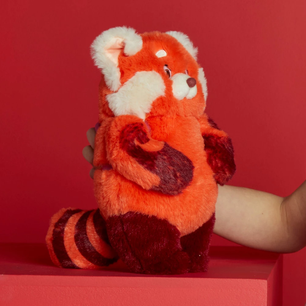 Disney Store Petite Peluche Mei Lee, Alerte Rouge 5 Disney Store Petite Peluche Mei Lee, Alerte Rouge – Image 3