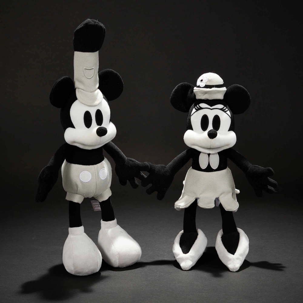 Ensemble De Petites Peluches Mickey Et Minnie Steamboat Willie Disney100 Decades 4 Ensemble De Petites Peluches Mickey Et Minnie Steamboat Willie Disney100 Decades – Image 2