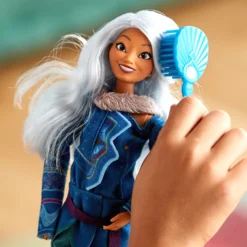 Disney Store Poupée Sisu Forme Humaine Classique, Raya Et Le Dernier Ddragon 13 Disney Store Poupée Sisu Forme Humaine Classique, Raya Et Le Dernier Ddragon -Disney 460012080498 5